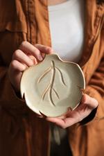 Folk White Autumn Leaf Dish